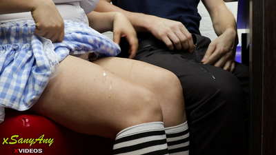 Juna lernejknabino ŝercante al samklasano pri hejmtasko-xsanyAny